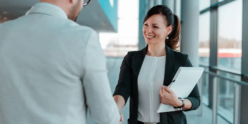 How Hybrid Salespeople are Adapting to Today's Customer-First Sales Journey